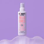 Noughty Hello Curls Primer purškiama formavimo priemonė garbanotiems ir banguotiems plaukams su jūros rudadumblių ekstraktais ir sviestmedžių aliejumi, 200ml