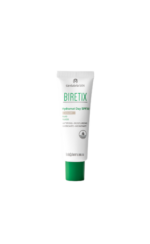 Spalvą suteikiantis fluidas su SPF 30, kuris padeda paslėpti odos trūkumus ir mažina blizgesį.