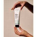 Novexpert putojantis veido prausiklis su Trio-Zinc kompleksu